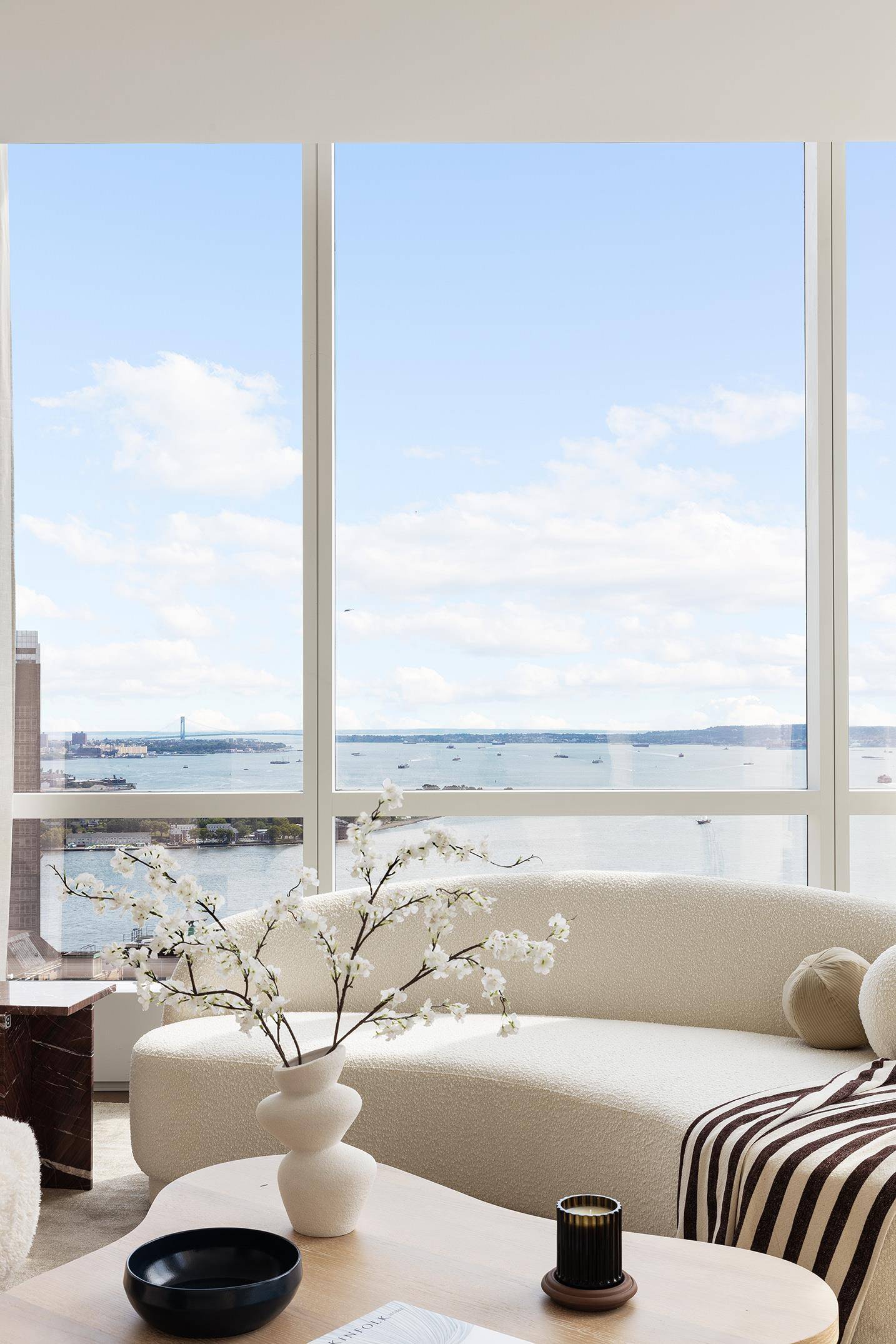 Immediate Occupancy Model Residences Open by AppointmentIntroducing Cloud Club Residences at 77 Greenwich Street.