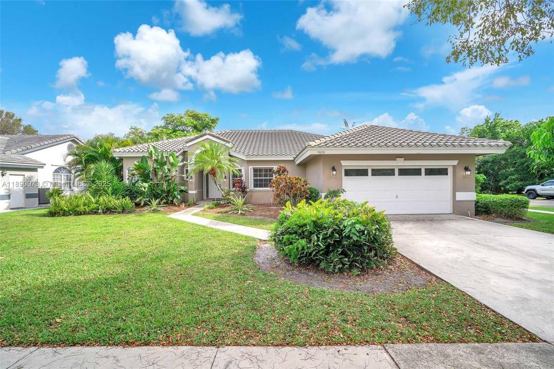 Gorgeous 4 2. 5 corner home in the heart of Cooper City !