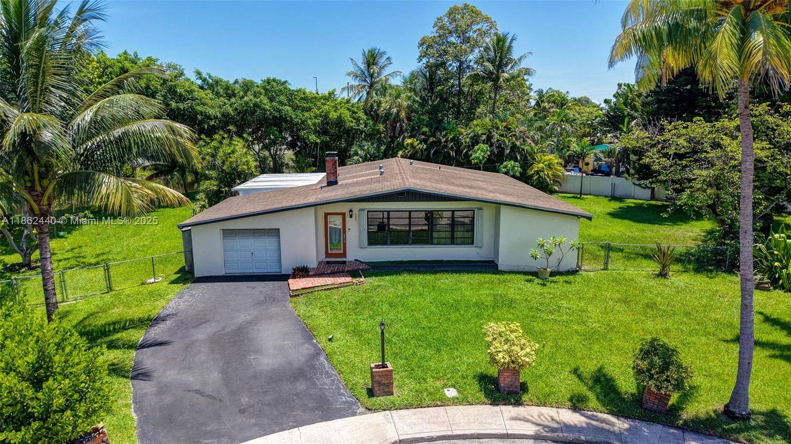 Plantation Gardens ! Situated on a quiet cul de sac, this 3BR 2BA gem combines charm, comfort, and the essence of Florida living.