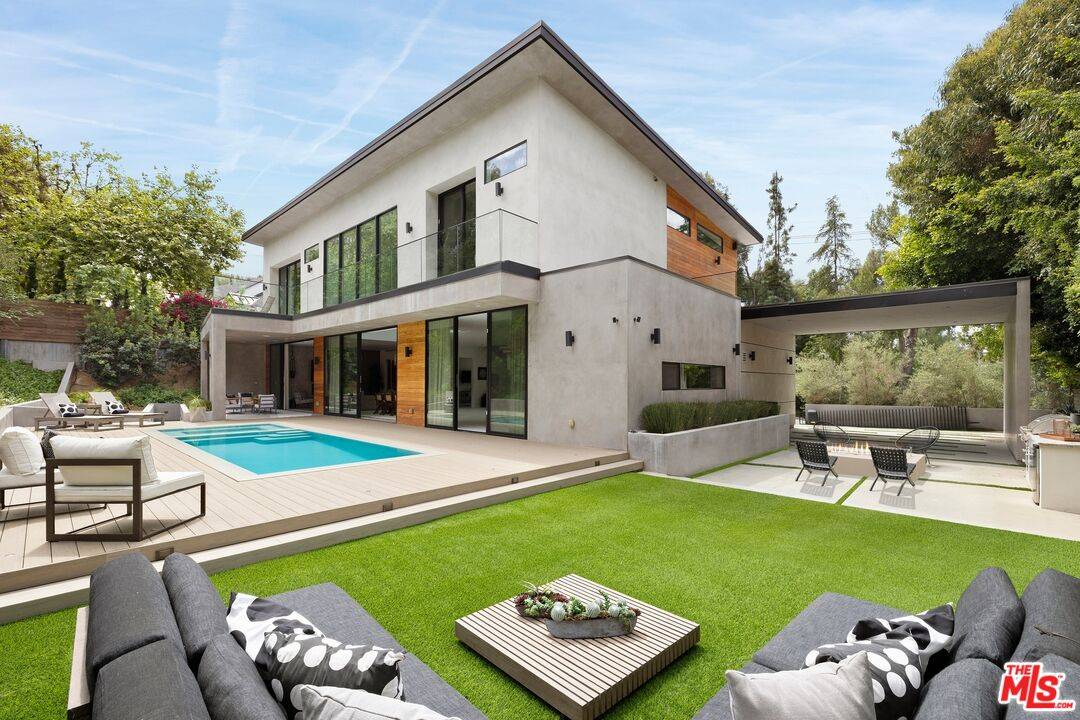 2814 Roscomare Rd 4BR Bel Air La