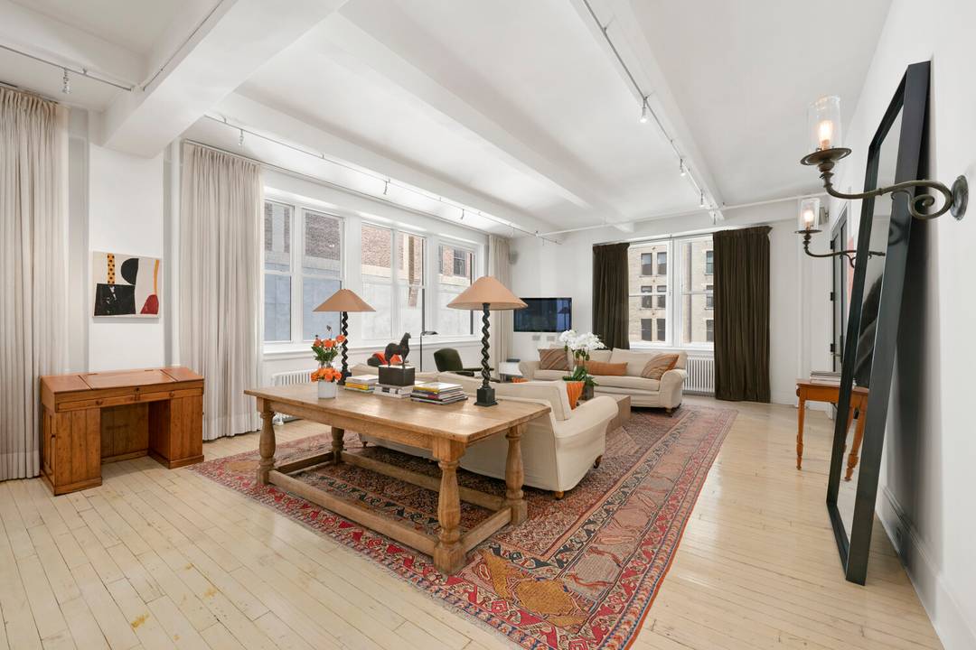 Residence 6R at The Holtz House offers 2, 305 square feet of authentic Flatiron loft living with soaring 11 foot beamed ceilings, oversized windows, and triple exposures to the east, ...