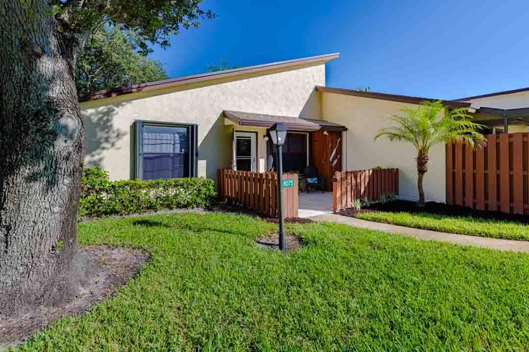 Beautifully updated 2BR 2BA end unit villa in The Villas Of Hobe Sound, a peaceful 55 community.