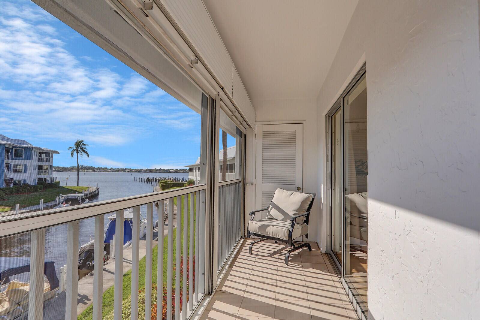 Welcome to your charming waterfront oasis in the heart of downtown Stuart, Florida !