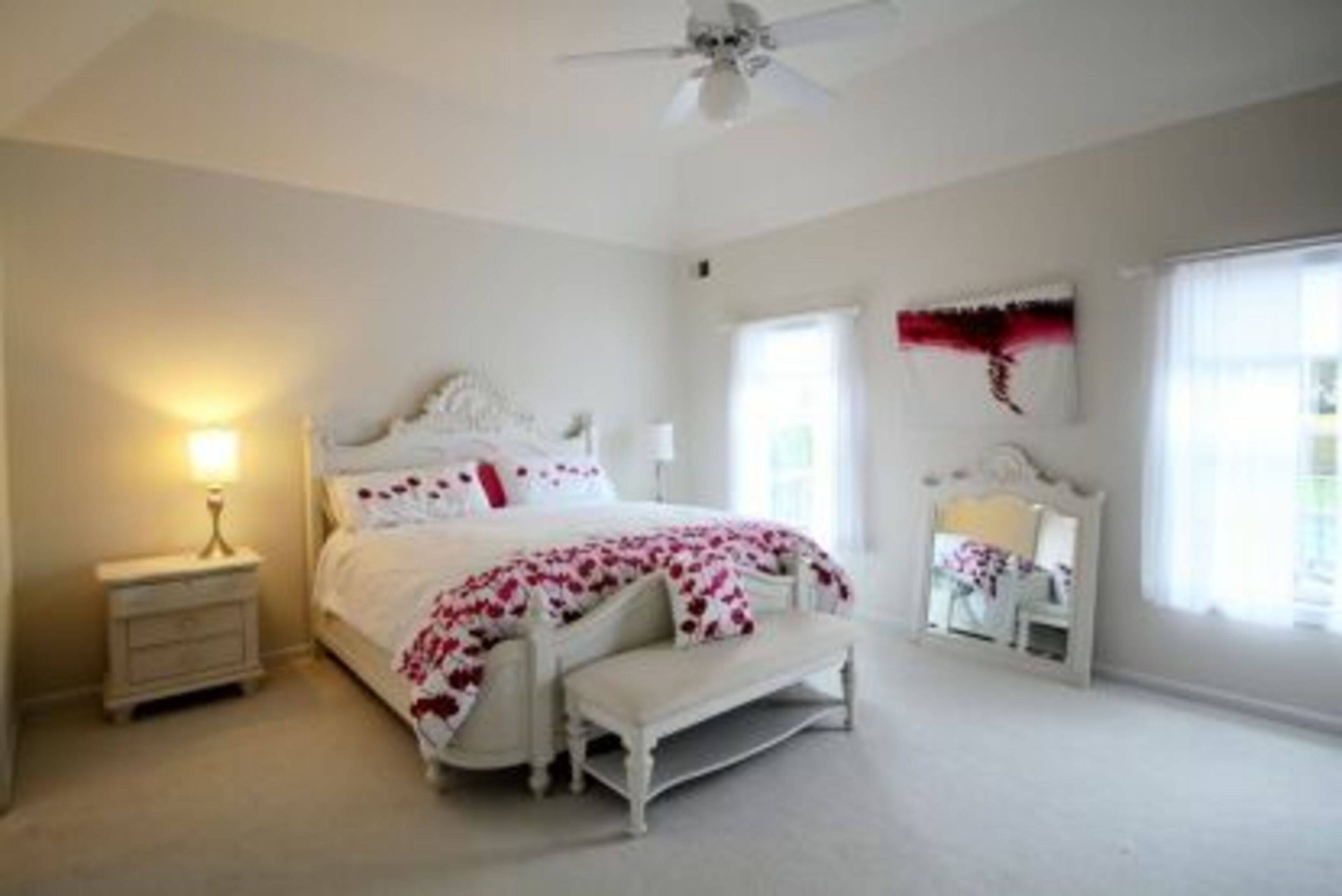 Water Mill 4 Bedroom - Great Location - Lovely Yard!