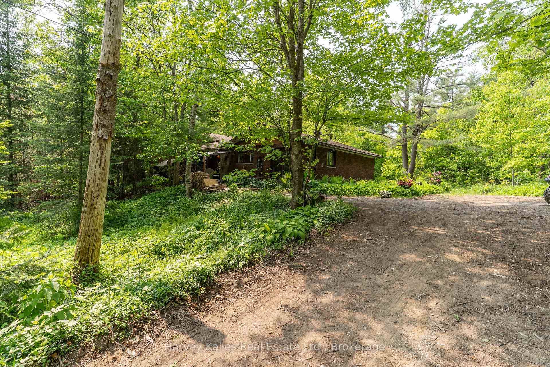 Privacy, Nature amp ; Space Just Minutes from Bracebridge !