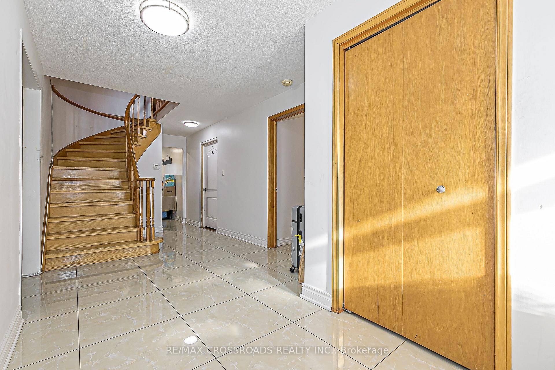 Stunning Detached Home In The Perfect Location !