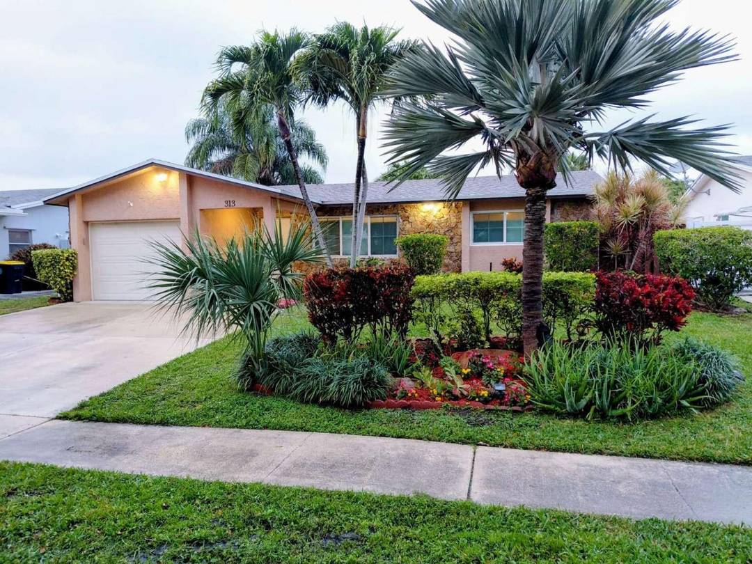INCLUDES POOL amp ; LAWN MAINTENANCEModern coastal home in Dania Beach move in ready !
