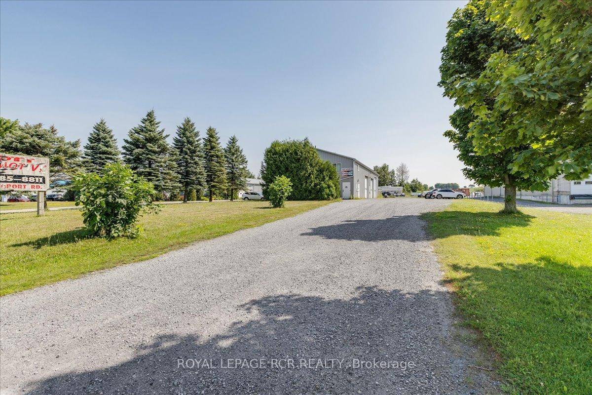 Immaculate and very well maintained industrial automotive shop.