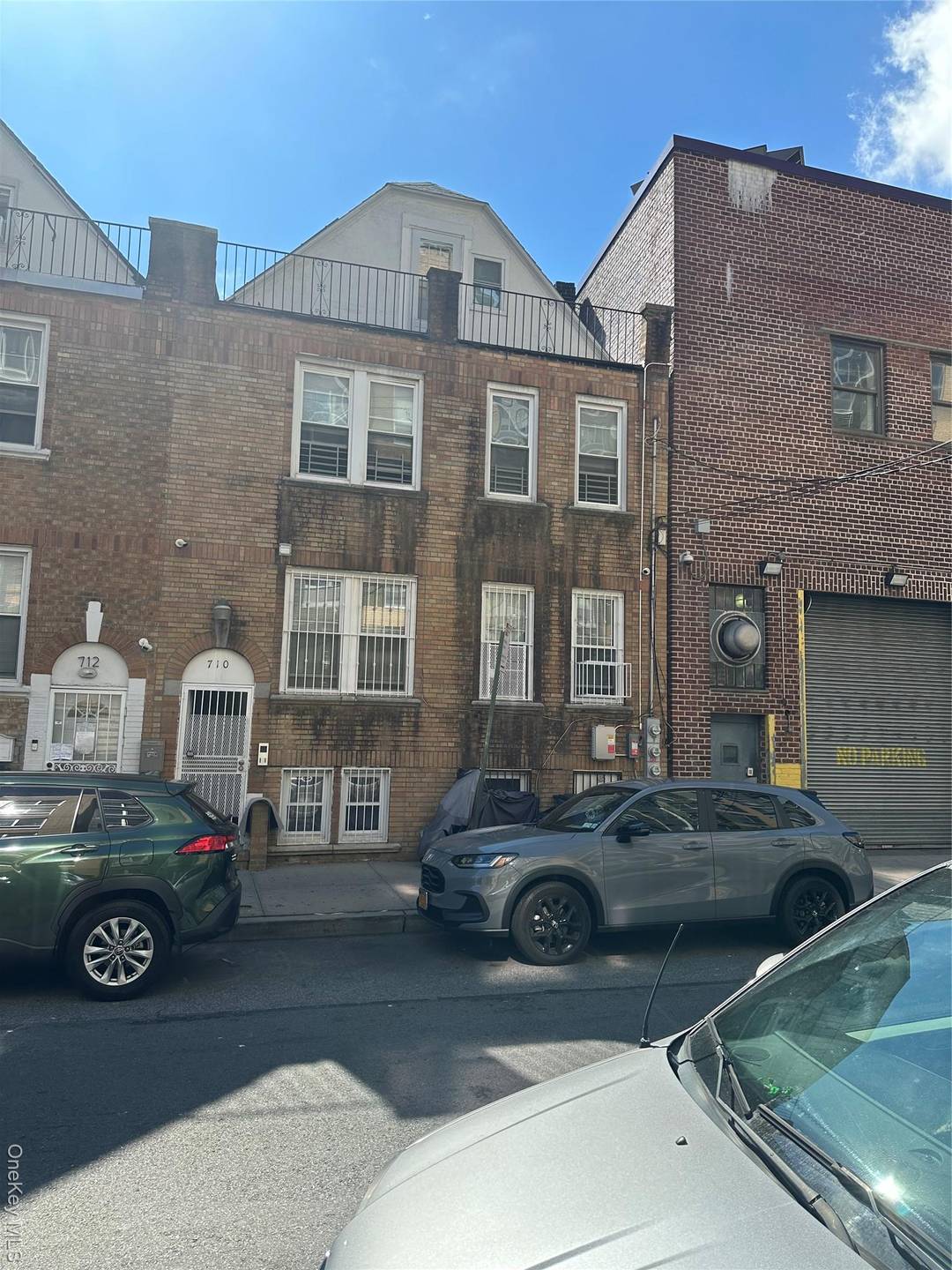 Beautiful 2 family home in the Gun hill area of the Bronx looking for a new owner are a builder that is creative and can continue enhance the development in ...