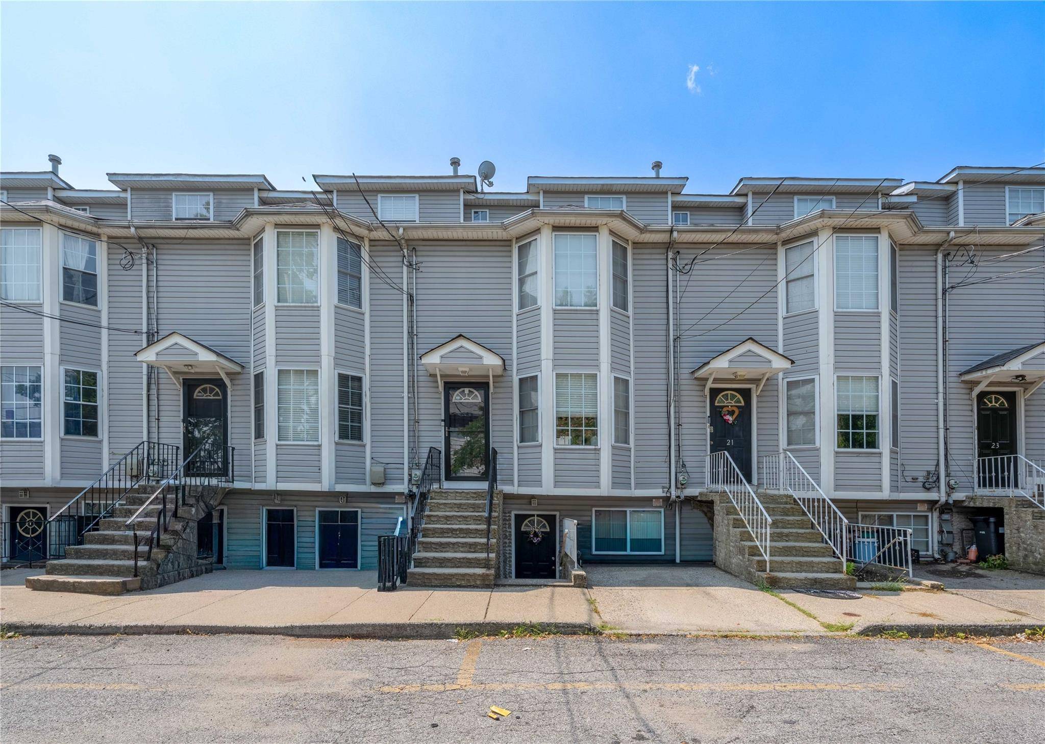 Welcome to 19 Laguna Lane, Staten Island !