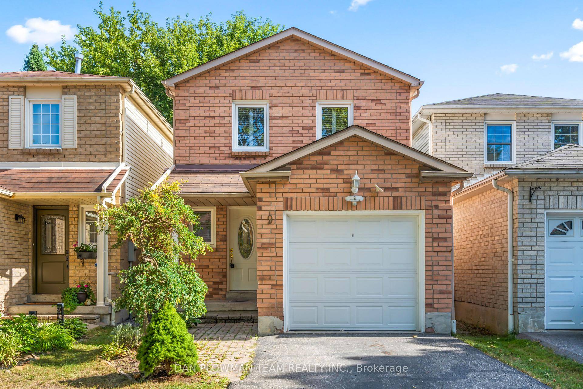 Located In Whitby's Desirable Pringle Creek Community, This 3 Bedroom, 2 Bath Home With A 1 Car Garage Is Tucked Away On A Quiet Court With No Sidewalk And A ...