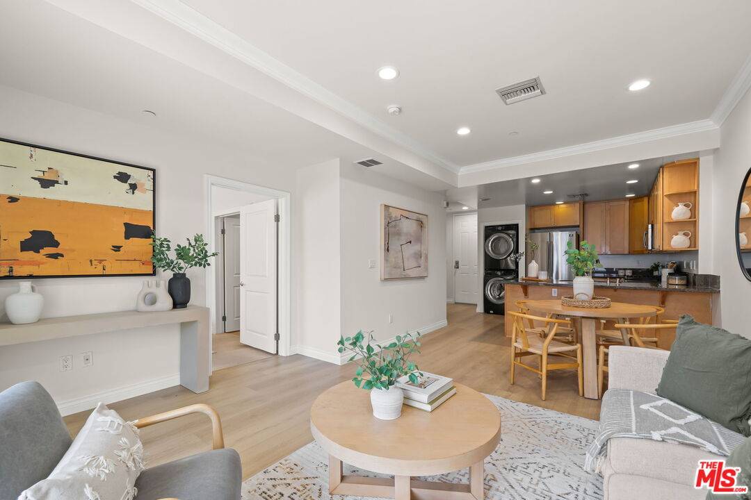 3061  W 12th Pl 2BR La