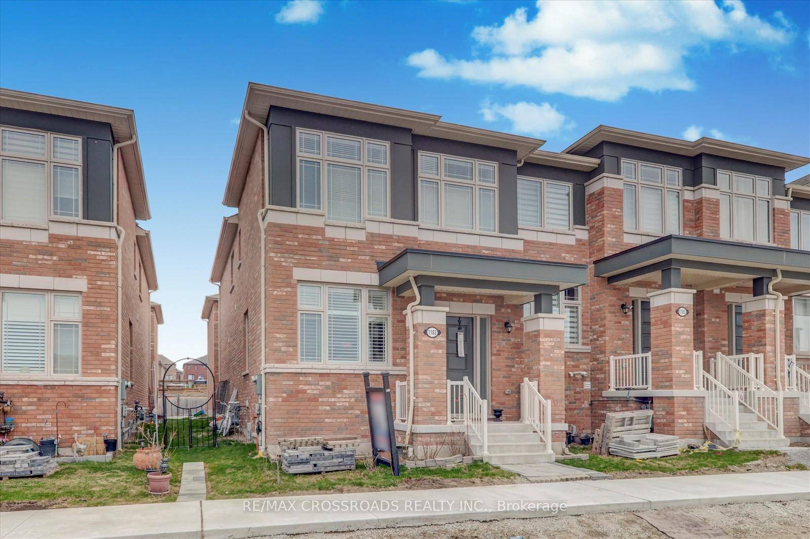 Well Maintained amp ; Spacious 4 1 Beds amp ; 4 Baths End Unit Freehold Townhouse Located In A Sought After Family Neighbourhood.