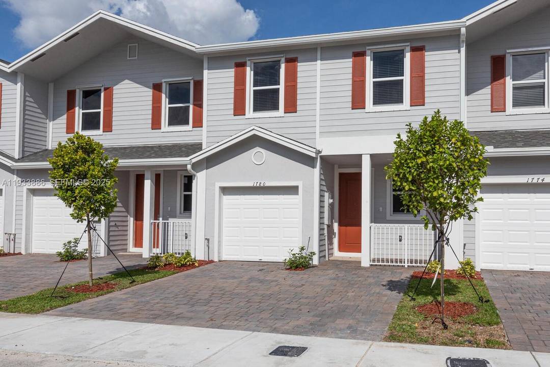 Welcome to this beautifully maintained 3 bedroom, 2.