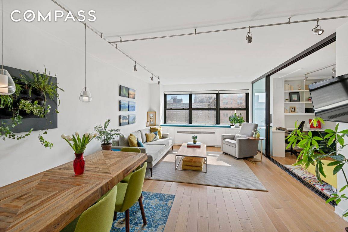 UNIQUE HIGH FLOOR ONE BEDROOM HOME OFFICE The only unit of its kind.