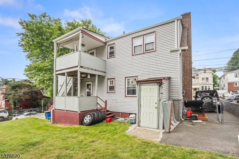 Opportunity awaits at 1080 1084 18th Ave.