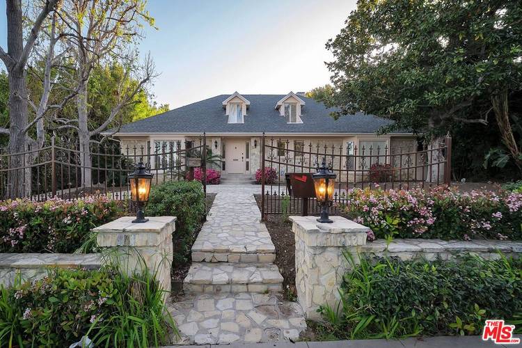 713  FOOTHILL RD 6BR Hollywood Hills East La