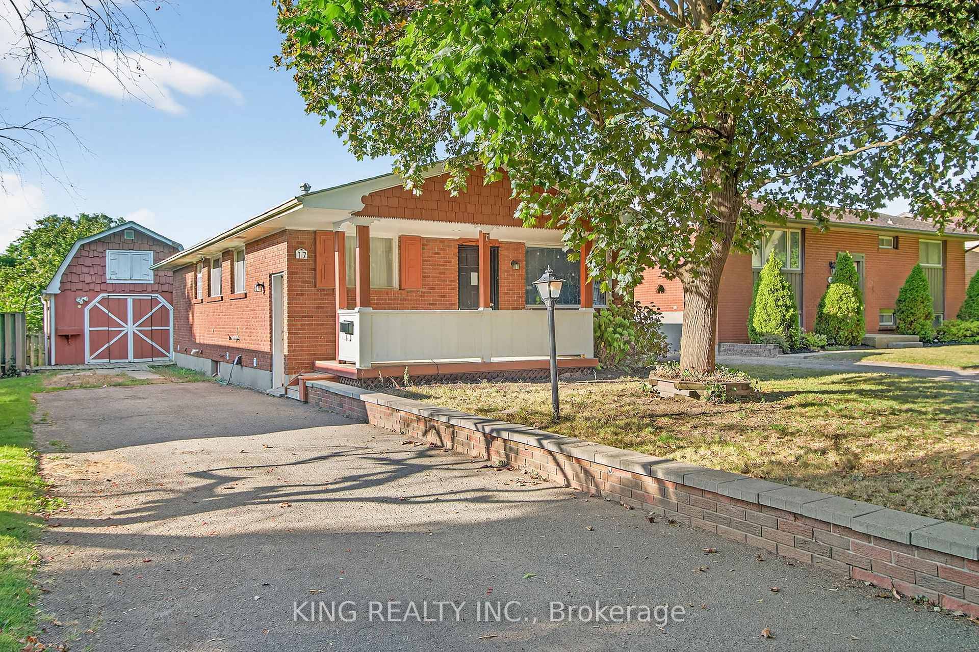 THIS IS A MUST SEE ! ! Lovely updated home nestled on a quiet, family friendly tree lined crescent in London East !