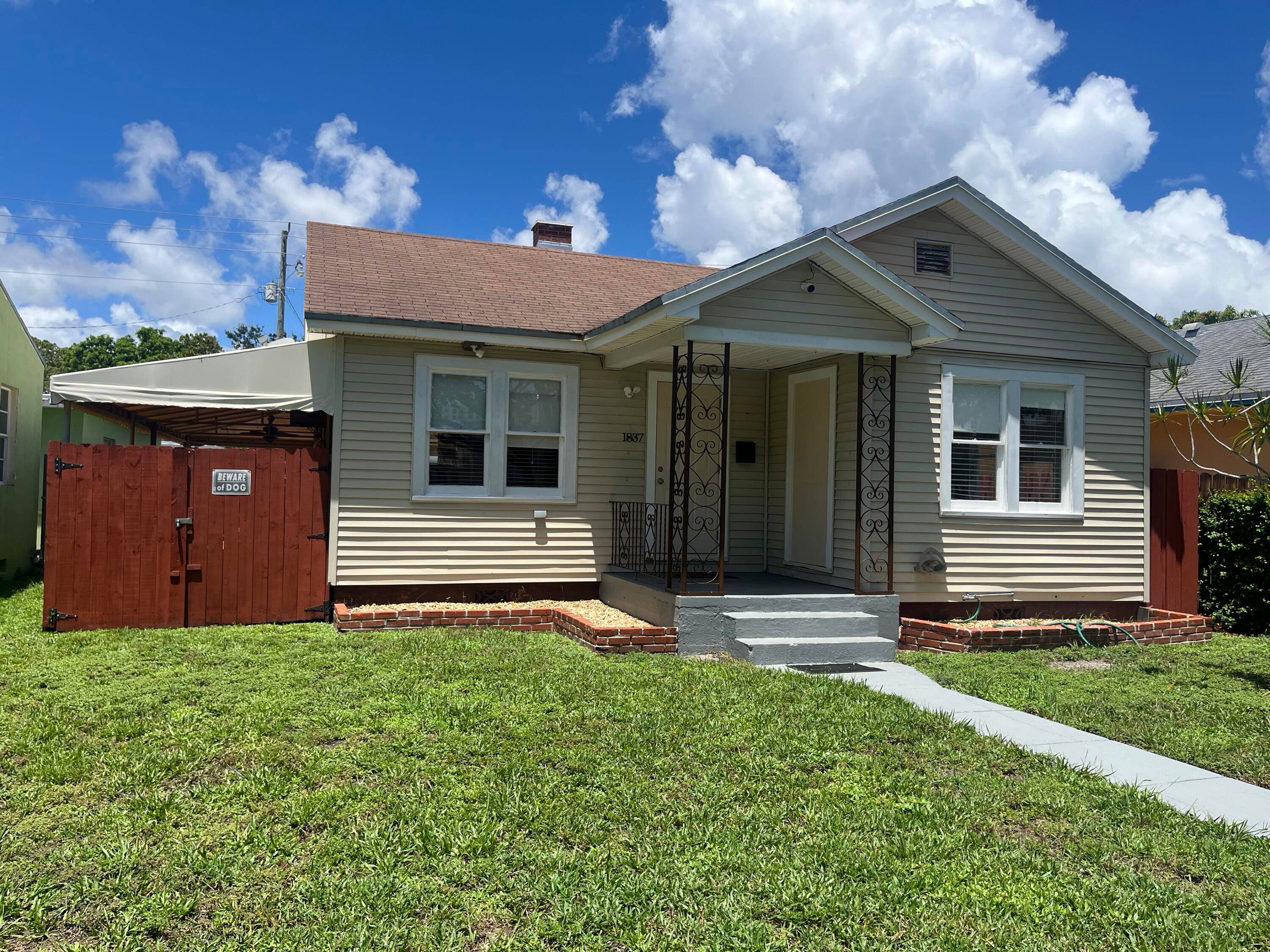 Charming East Hollywood home with income potential !