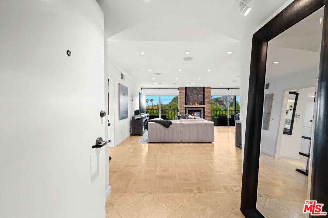 949  N Kings Rd 2BR Sunset Strip La