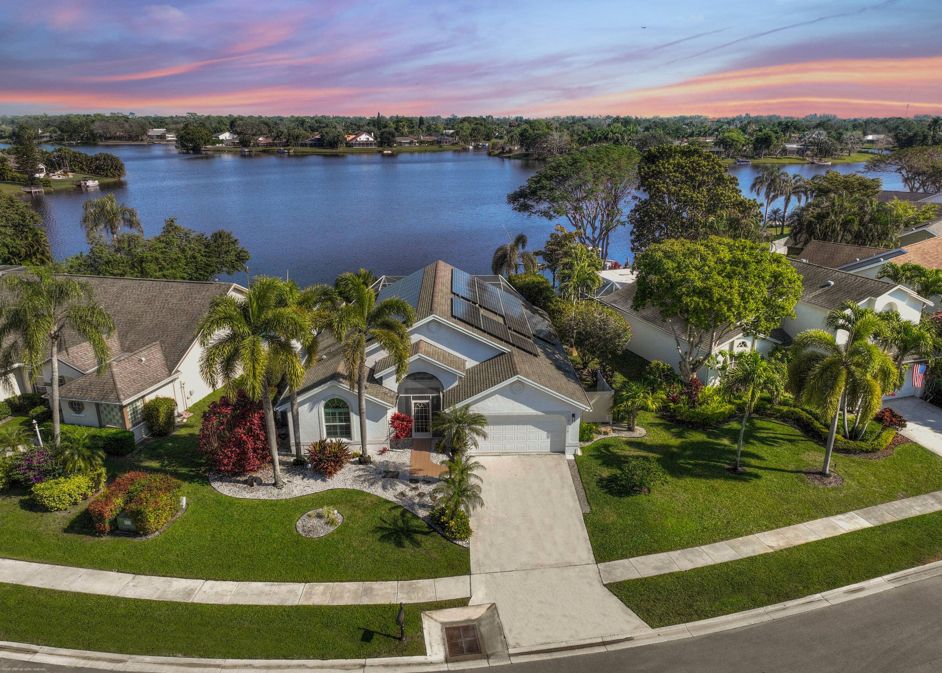 Stunning wide lake view !