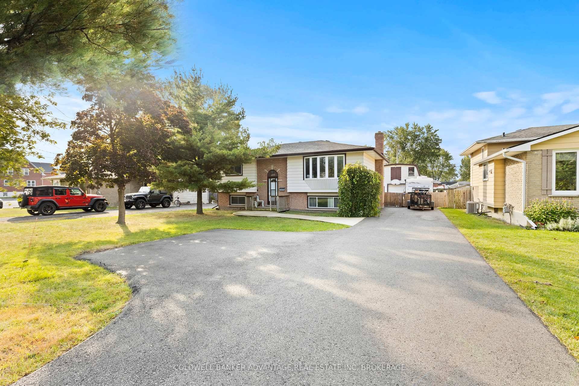 Welcome to 1377 Garrison Road in Fort Erie a warm and inviting 4 bedroom, 1.