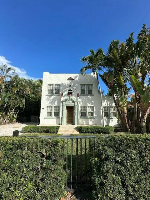 This amazing property offers a perfect blend of historic charm and modern convenience.