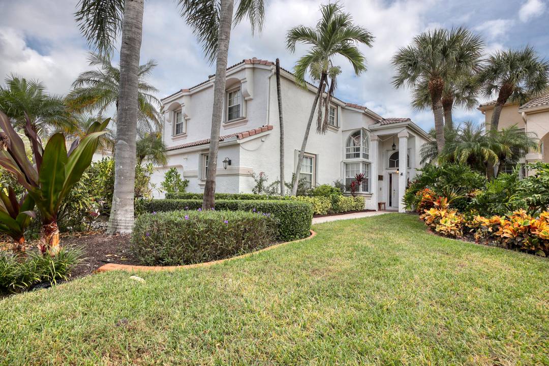 The exclusive Classics At Bear Lakes community in West Palm Beach, Florida invites you to enjoy this exquisite 5 bedroom pool home, backed up to the prestigious Bear Lakes Country ...