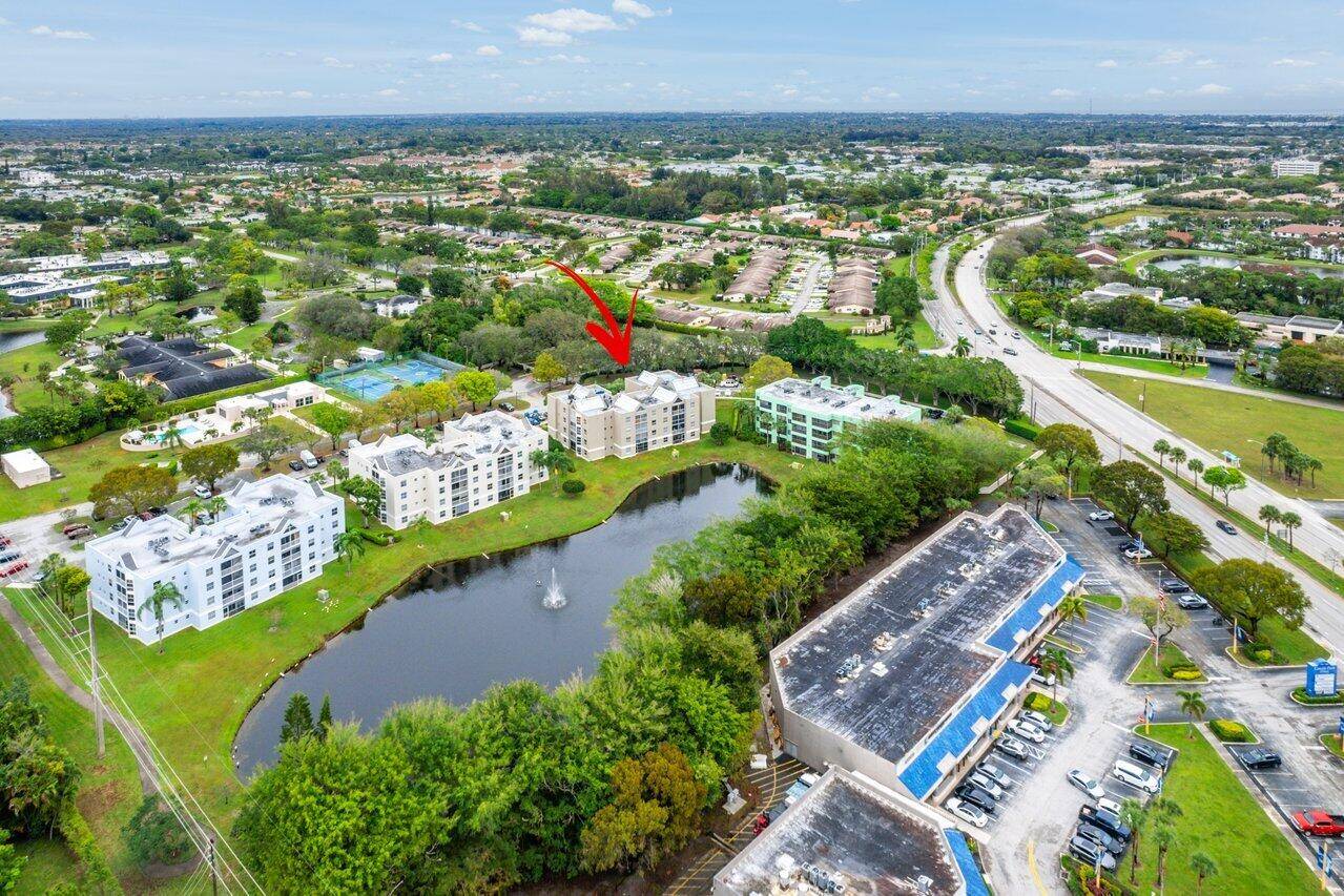 NEW ROOF 2024 ! ! Welcome to your new home in the peaceful Morningstar condo community of Delray Beach, Florida !