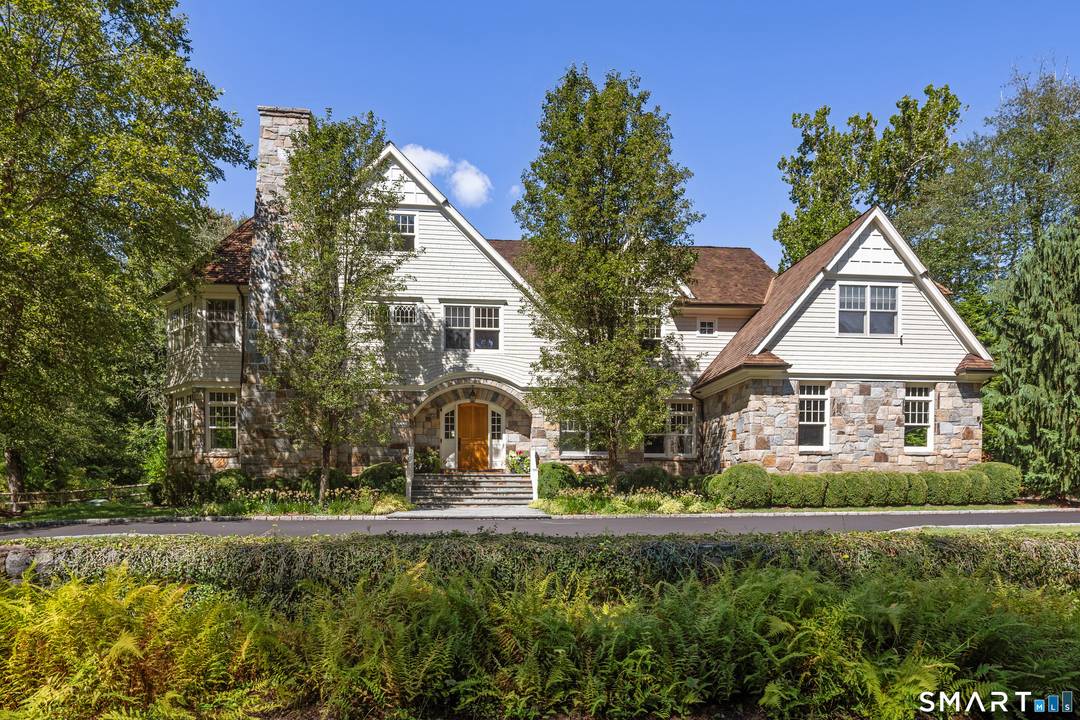 Spectacular quintessential New England home in Darien has it all !