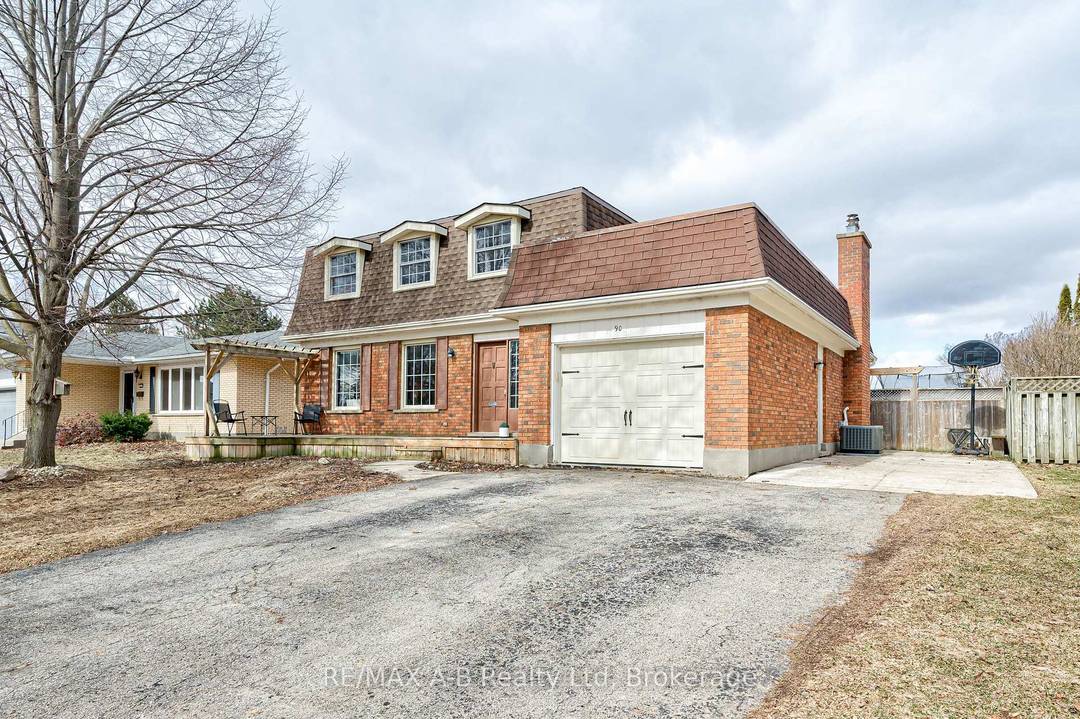 Located in a highly desirable area close to schools, parks, and everyday amenities and just 5 minutes from the local agri plex and weekend farmers market this spacious property offers ...