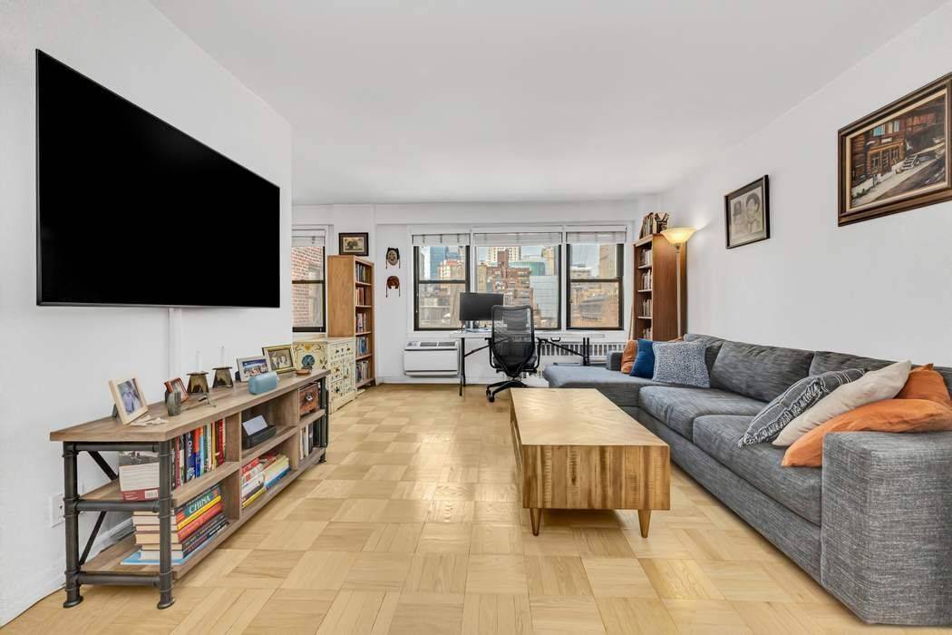 Perched on a high floor with rare, wide open western views, this beautifully renovated alcove studio is a true standout bathed in natural light all day and offering exceptional flexibility ...