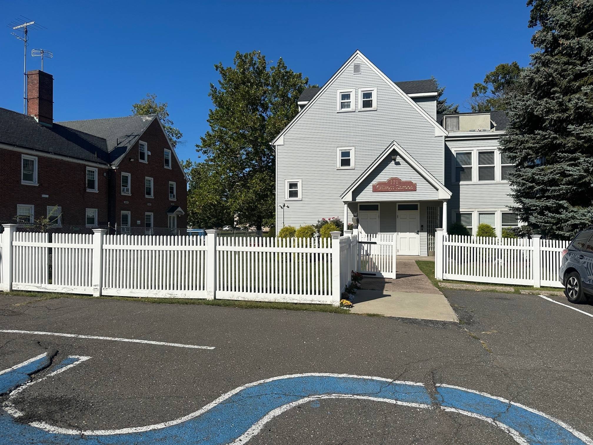 Welcome to 111 Gillett Street in the historic Asylum Hill neighborhood of Hartford.