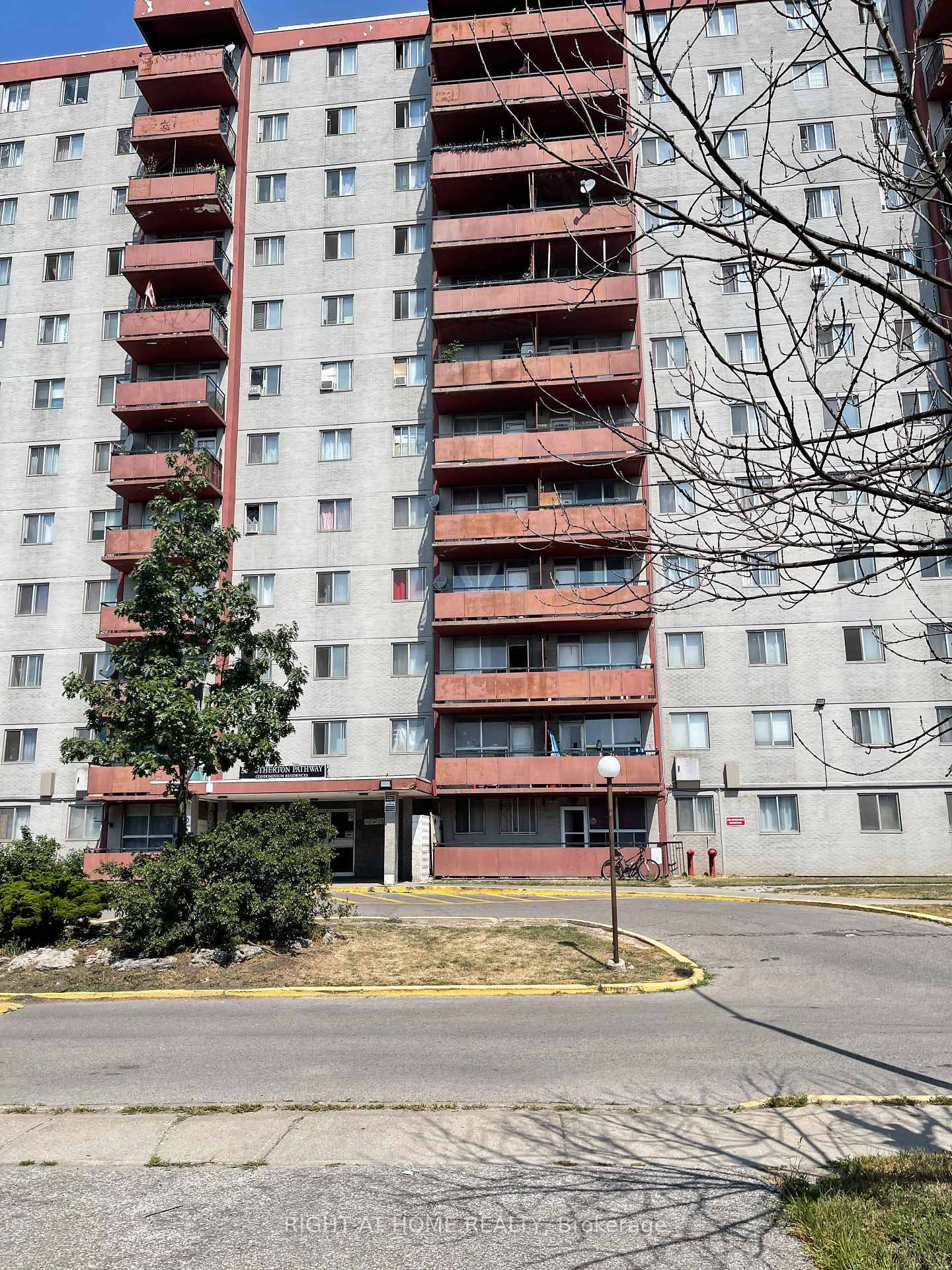 Discover this bright 3 1 bedroom corner suite on the 8th floor at 50 Lotherton Pathwayperfectfor homebuyers or investors seeking space, value, and location.