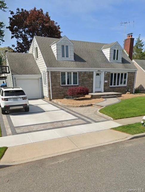 4BR amp ; 2 Bath Home for Rent in West Hempstead.