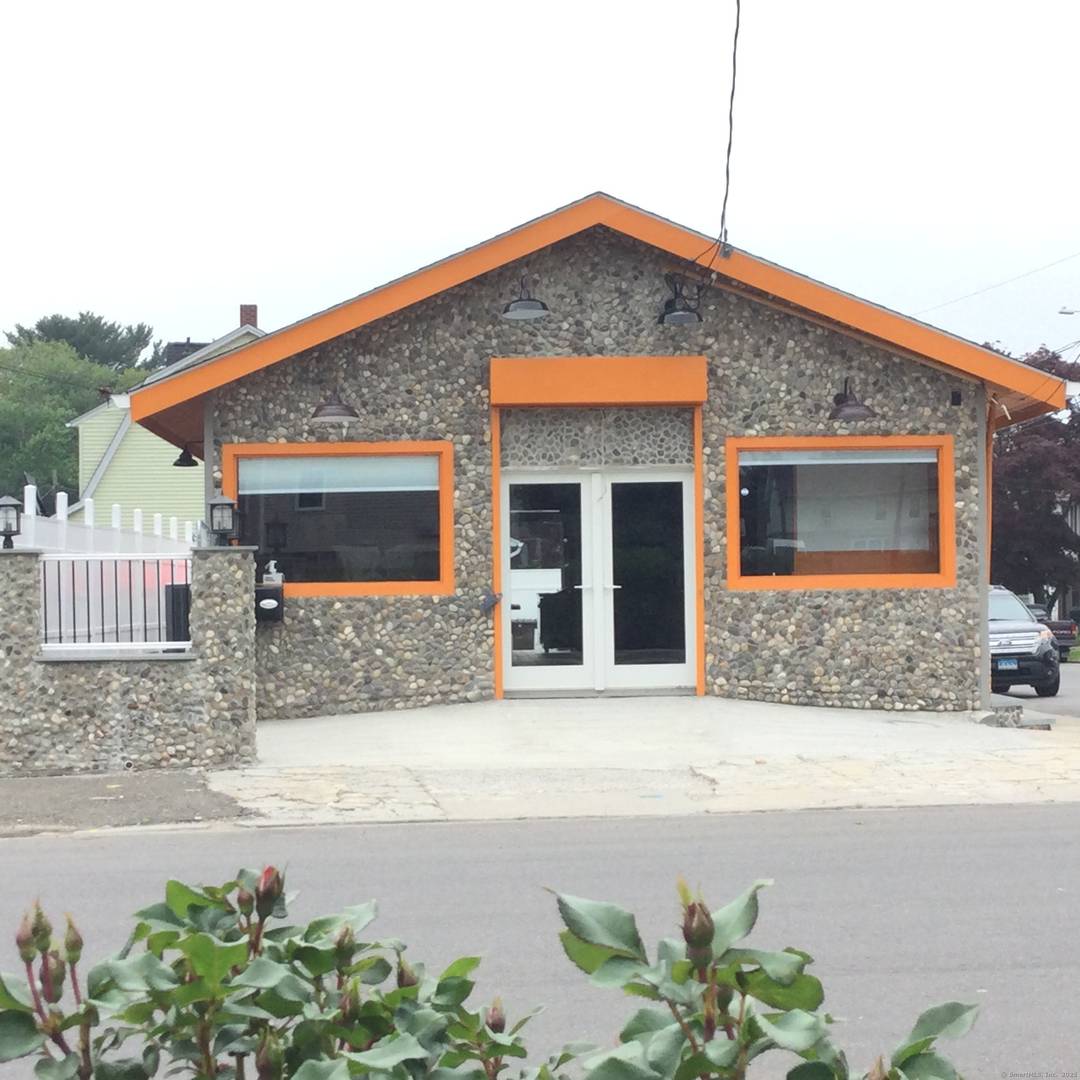 Clean and Remodeled Restaurant and building for sale, new appliances, new Tankless Water and heat, new Roof, new Air condition, All equipment and furniture included, Granite counter tops.