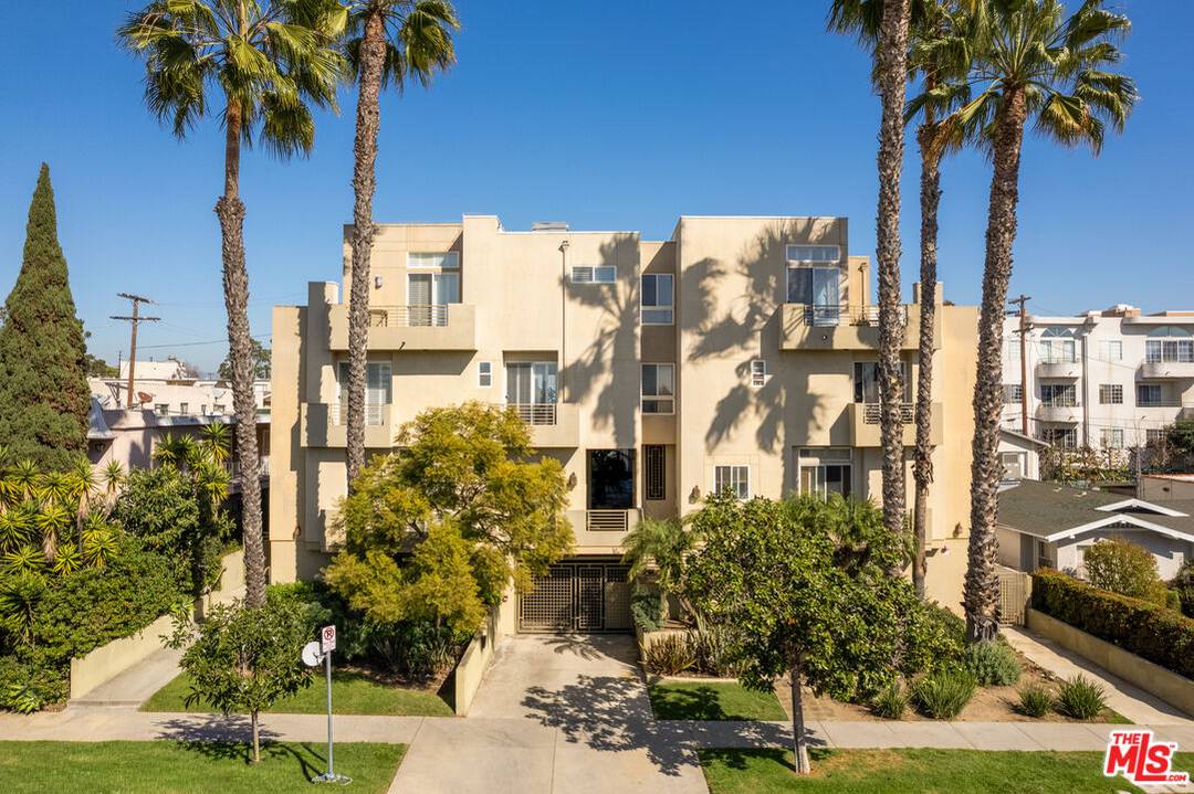 3530 Clarington Ave 3BR La