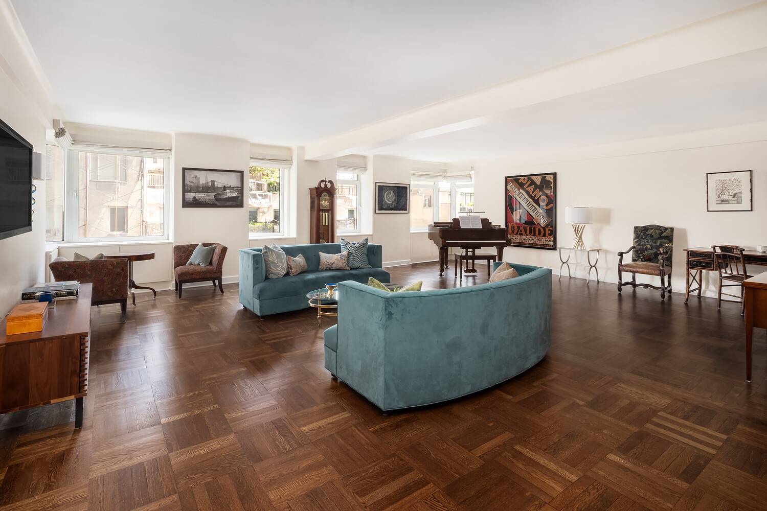Spacious, loft like high floor home with split bedroom layout and abundant entertaining space.