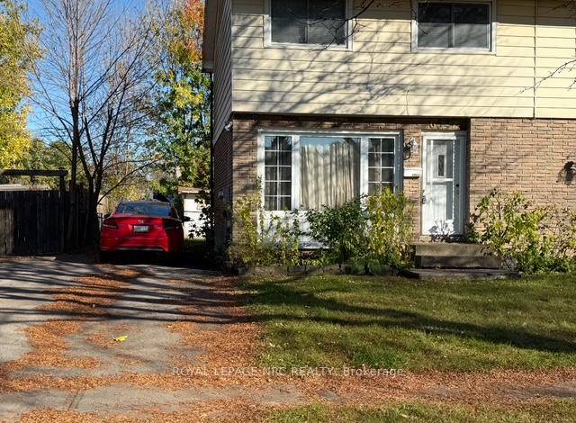 FOR LEASE great family friendly neighborhood, 3 bedroom, 2 bathroom semi detached home, close to schools, parks, shopping, amenities and the QEW as well as the Casino and tourist attractions.