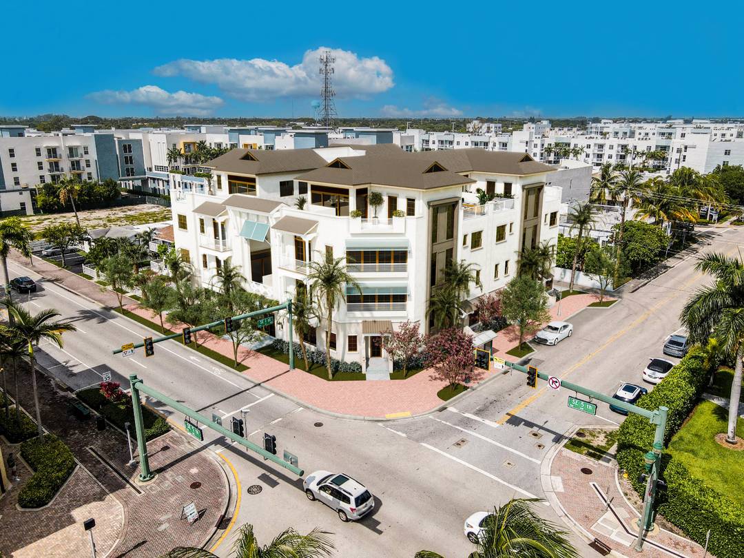 Introducing Casa Avenida a boutique collection of eight luxury townhomes set in the heart of Delray Beach.