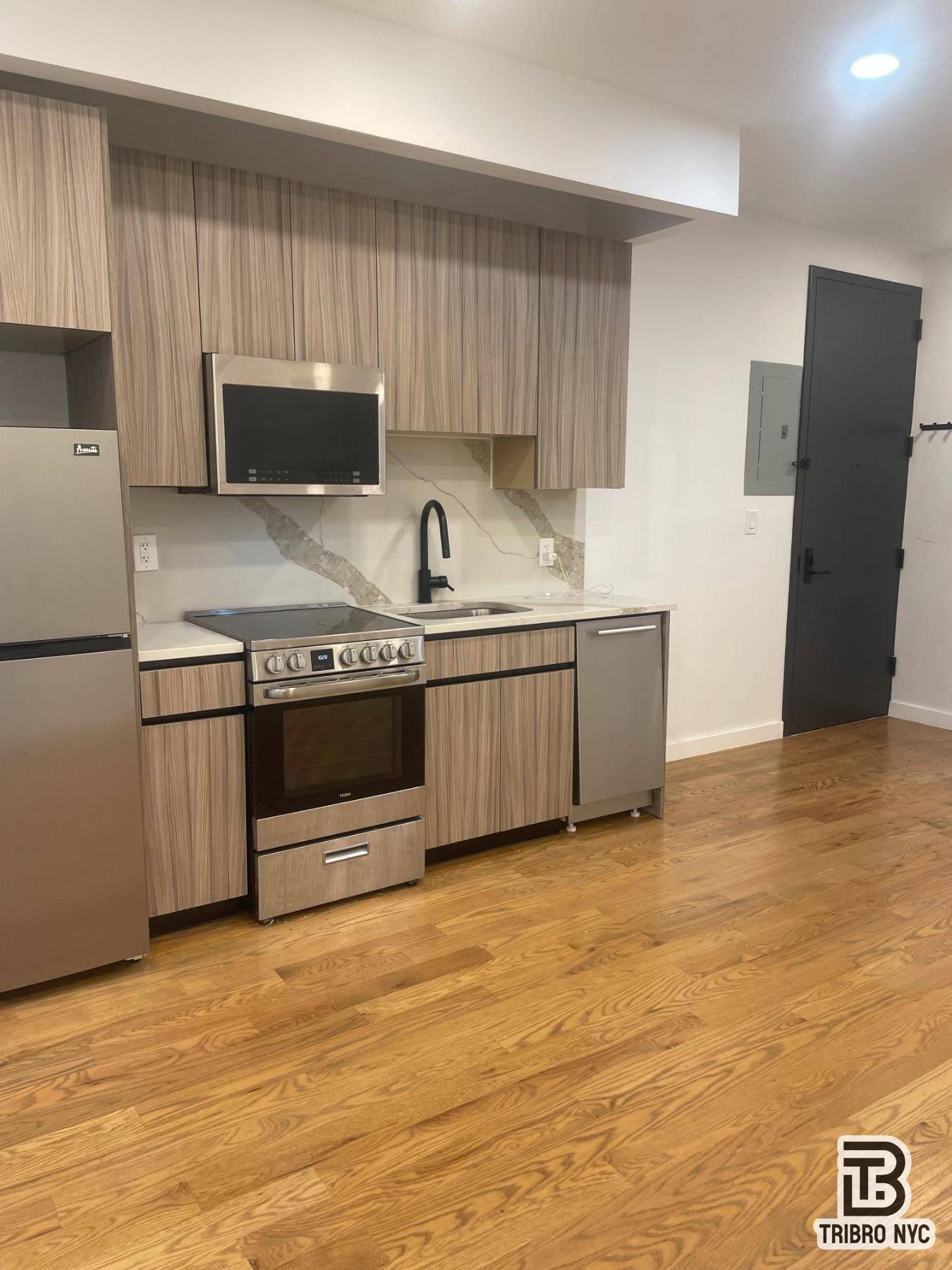 Williamsburg 2 bed with gorgeous finishes.