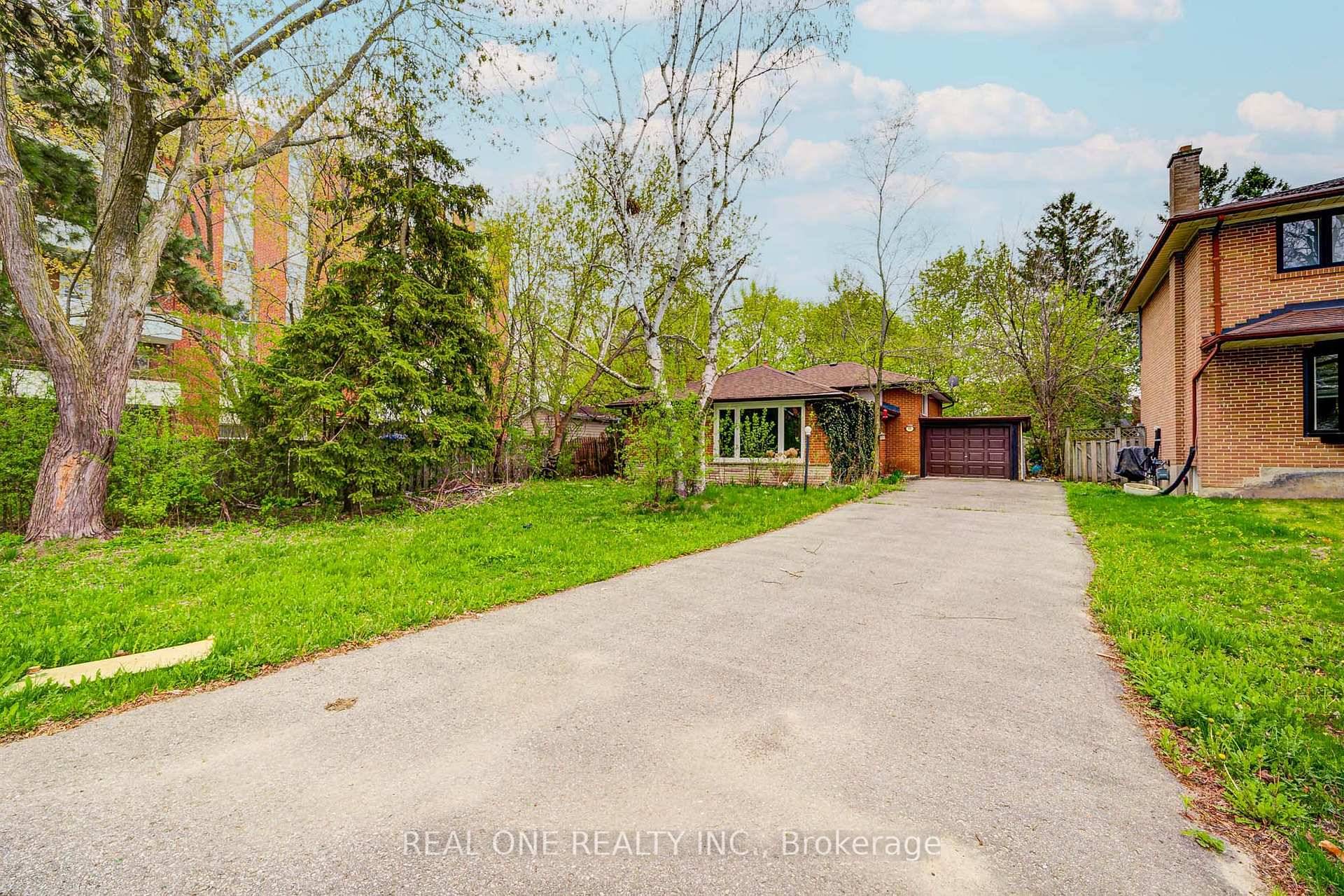 Absolutely Beautiful Family House On A Quiet Street In The Desirable Mill Pond Community Of Richmond Hill.