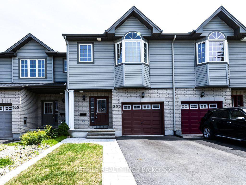 Stylish amp ; Spacious Claridge Townhome with Finished Basement 1, 995 Sq.