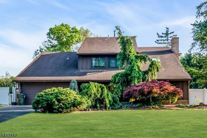 Welcome to this spacious and beautifully maintained 4 bedroom home offering the perfect blend of comfort, functionality, and upscale amenities.