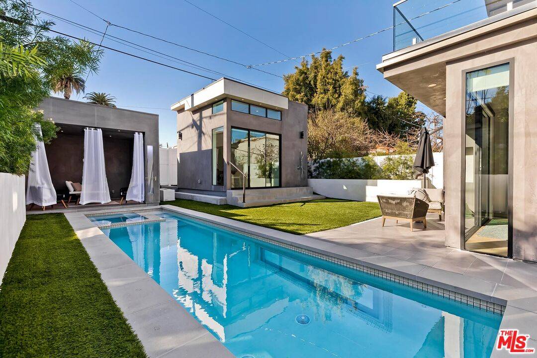489  S Willaman Dr 6BR Beverly Grove La
