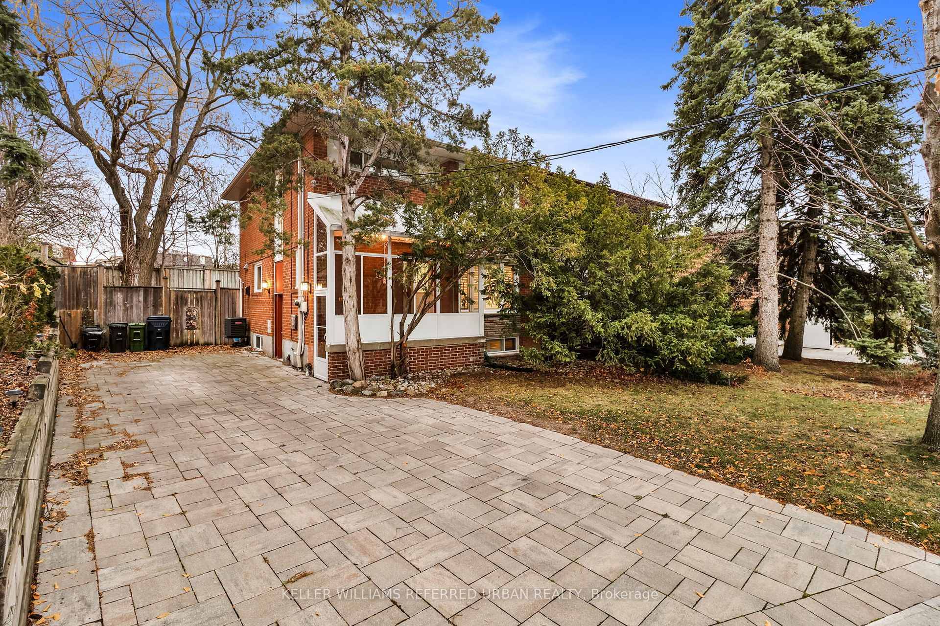 Clean Tidy and Bright 3 Bedroom 2 Bath Home on a quiet friendly tree lined street.