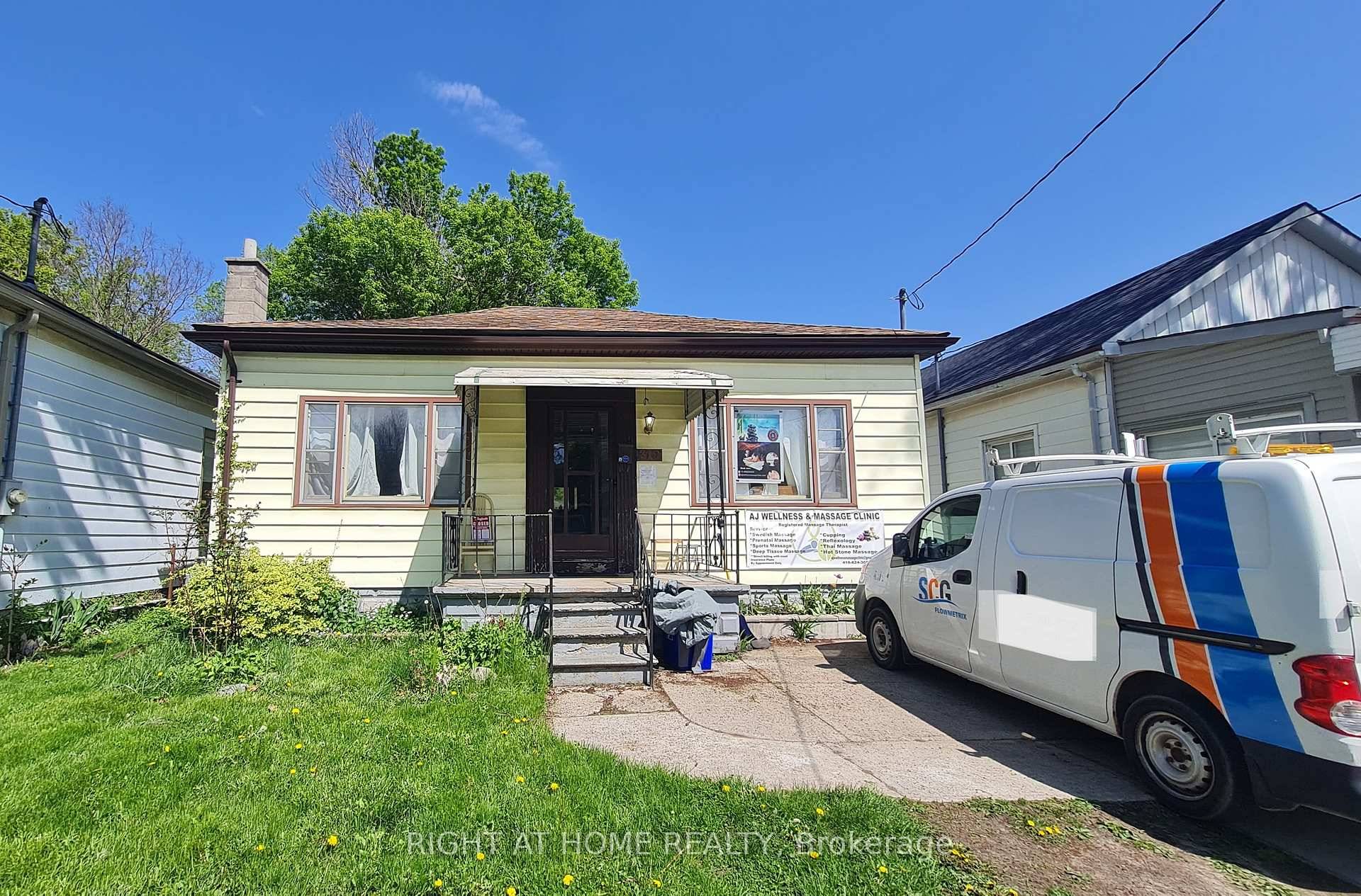 Welcome to this beautiful 3 bedroom, 2 bathroom detached bungalow.