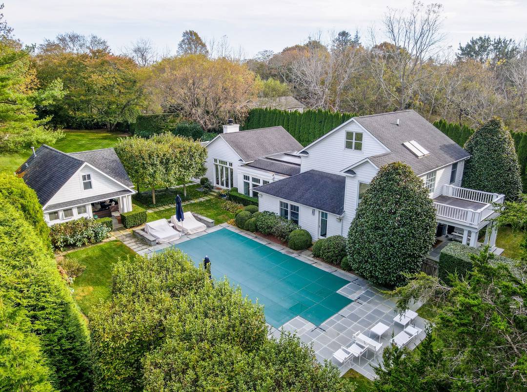 East Hampton Gorgeous Modern Home on Village Fringe