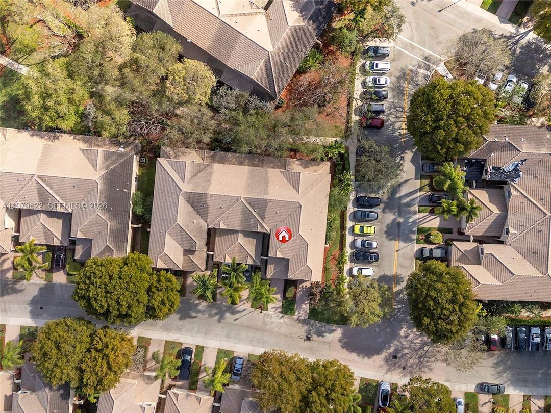 Beautiful two story townhome featuring 3 bedrooms and 2.