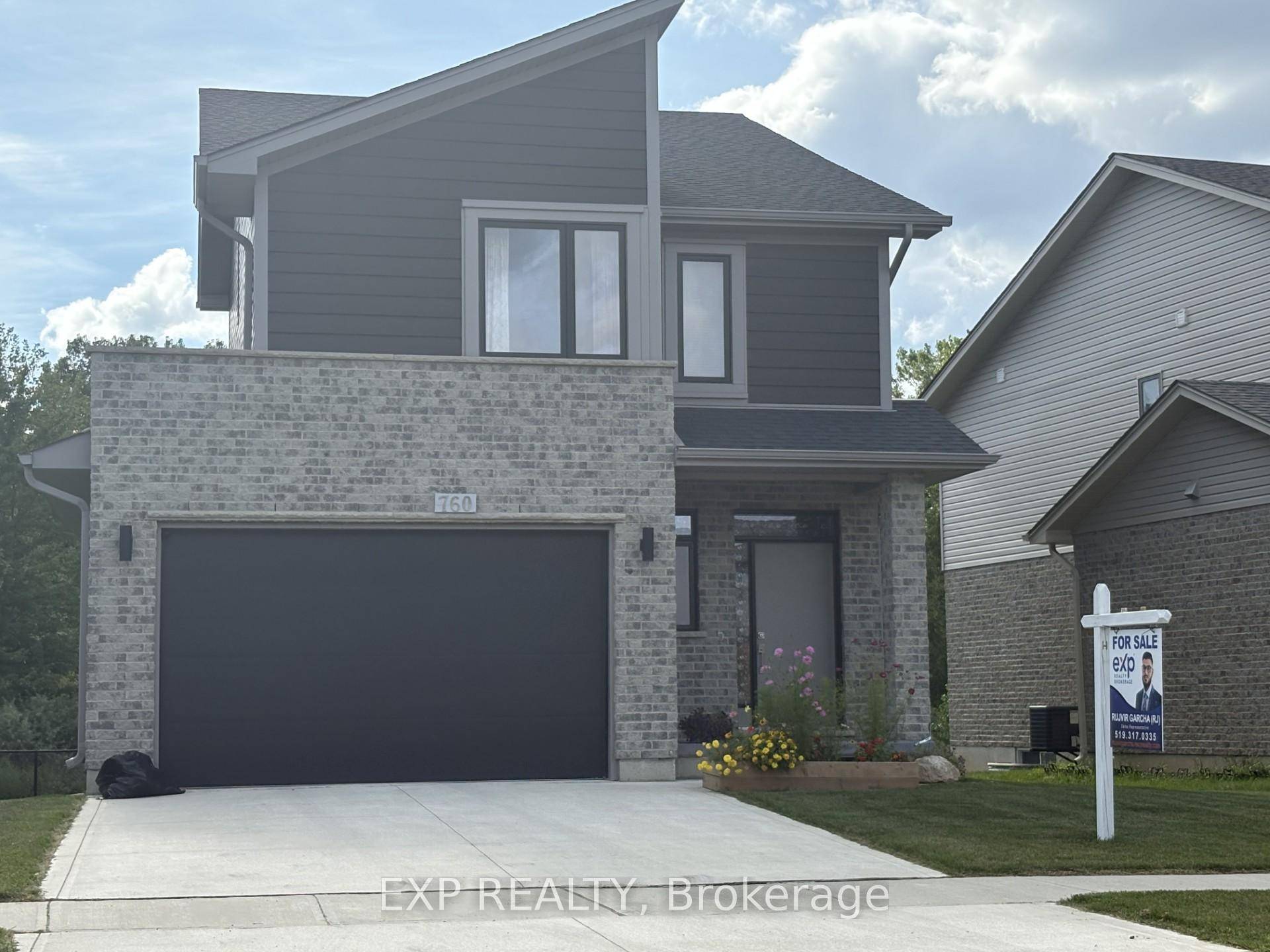 Welcome to this gorgeous ravine house nestled in the Summerside Neighbourhood which is Southeast corner of the city and close to 401.